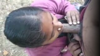 साऊथ इंडियन भाभी ने लंड चूस के पानी निकाला