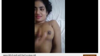 खूबसूरत बीवी की सांवली सलोनी चिकनी चूत खोलकर चोदी