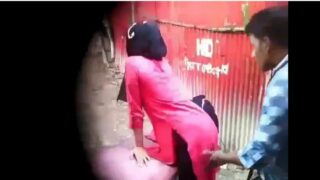 पब्लिक प्लेस में चुदाई करते कॉलेज वाले लवर्स को चुपके से फिल्माया