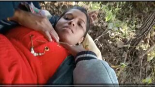 सौरभ सर ने कायदे से बुर चुदाई की बिहारी माल की जंगल में
